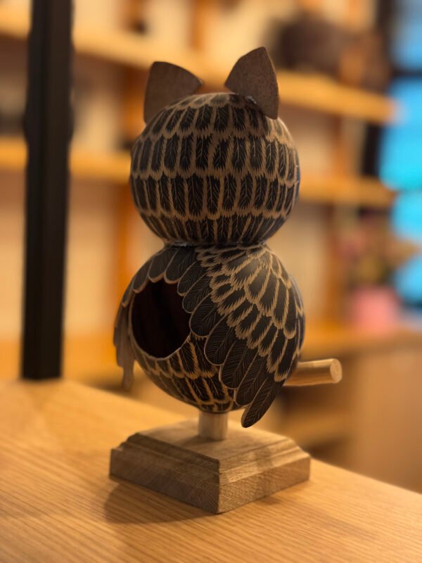 Búho del Canto – Jícara Tallada y Pintada a Mano