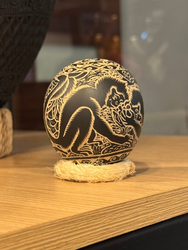 Salero de los Monos – Jícara Tallada y Pintada a Mano